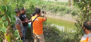 Saksi Sarkam melihat sesosok mayat yang mengapung diatas air yang tersangkut rumput " pohon klorak".