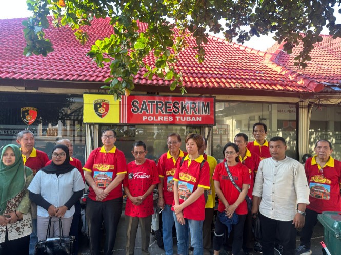 Foto: Umat klenteng Tuban berada di Mapolres tuban (ist)