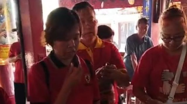 Foto: umat di klenteng tuban